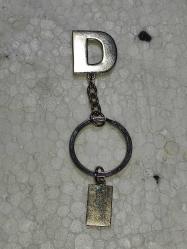 12039-METAL D HARFİ ANAHTARLIK