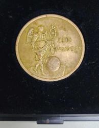 ALMANYA ZODYAK MADALYON 1950 DEIN TALISMAN - KOÇ BURCU. 41 mm ÇAPINDA BRONZ BİMETAL. KADİFE İÇLİ ÖZEL KUTUSUNDA. NADİR.