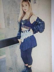 YONCA EVCİMİK KARTPOSTALI,ARKASINA YAZILMAMIŞ,RENKLİ, 11 X 15 CM EBADINDA