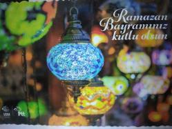 ÜSTÜNDE ''RAMAZAN BAYRAMINIZ KUTLU OLSUN'' YAZAN RENGARENK FENERLER KARTPOSTALI,ARKASINA YAZILMAMIŞ,RENKLİ, 11 X 15 CM EBADINDA