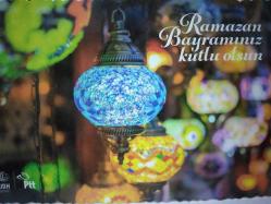 ÜSTÜNDE ''RAMAZAN BAYRAMINIZ KUTLU OLSUN'' YAZAN RENGARENK FENERLER KARTPOSTALI,ARKASINA YAZILMAMIŞ,RENKLİ, 11 X 15 CM EBADINDA