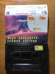 NEŞE KARABÖCEK - YAĞMUR AĞLIYOR