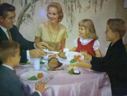 MUTLU AİLE KARTPOSTALI,ARKASINA YAZILMAMIŞ,RENKLİ, 11 X 15 CM EBADINDA