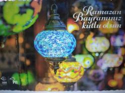 ÜSTÜNDE ''RAMAZAN BAYRAMINIZ KUTLU OLSUN'' YAZAN RENGARENK FENERLER KARTPOSTALI,ARKASINA YAZILMAMIŞ,RENKLİ, 11 X 15 CM EBADINDA