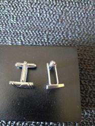 SADE ve ŞIK BİR ÇİFT KOL DÜĞMESİ.