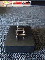 SADE ve ŞIK BİR ÇİFT KOL DÜĞMESİ.