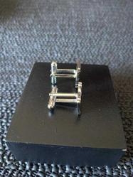 SADE ve ŞIK BİR ÇİFT KOL DÜĞMESİ.