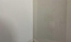 SANAT KARTPOSTALI-ZEKAİ PAŞA TARAFINDAN ÇİZİLMİŞ KÖY EVİ RESMİ,İÇ KISMINA YAZILMAMIŞ,KAPAKLI,RENKLİ, 13 X 17 CM EBADINDA