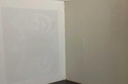 SANAT KARTPOSTALI-NURİ İYEM TARAFINDAN ÇİZİLMİŞ EVLERİ ÖNÜNDE DURAN ŞİLELİ İKİ KADIN RESMİ,İÇ KISMINA YAZILMAMIŞ,KAPAKLI,RENKLİ, 13 X 17 CM EBADINDA