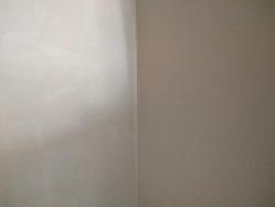 SANAT KARTPOSTALI-GÖL KENARINDA SU DOLDURAN KÖYLÜ KIZI RESMİ,İÇ KISMINA YAZILMAMIŞ,RENKLİ,KAPAKLI, 15 X 21 CM EBADINDA