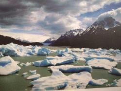 KARLAR ALTINDA DAĞLAR VE GÖL MANZARASI KARTPOSTALI,ARKASINA YAZILMAMIŞ,RENKLİ, 13 X 18 CM EBADINDA