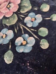 El İşi dekorluk,Siyah Kadife üzeri yağlı boya süslemeli, ister yastık kılıfı, ister çerçeveleyip duvara asmalık el emeği göz nuru..  Sıfır ürün. Çok eskiden kalma.