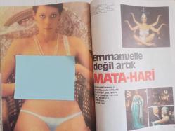 Erkekçe Aylık Aktüalite Sinema Tiyatro Müzik ve Magazin Dergisi - Ağustos 1985 - Ahu Tuğba - Nazan Ayas - Syllvia Kristel - Erkekçe Söyleşi - İbrahim Tatlıses - Yunanistan Seyahatnamesi - Mikonos ve Atina'da Çılgın Geceler Nasıl Yaşanıyor - Patlamaya Çeyrek Kala Fethiye ve Marmaris  - Avrupa Spor Malzemeleri Piyasada - Sivrisineklere Ölüm! - Ayın Güzeli: Ahu Tuğba - Ölüm Meleği Mengele - Doktorlar ve Hastaneler - Nazan Ayas - Alooo! Ben Frankeistein  - Bağışlanmak - Ölüm Gerdeği - Mata Hari Salgını - Büyüklere Masallar - Erkekçe'de Bu Ay - Sevgili Erkekçe - Kokteyl - Plaklar, Kitaplar - Piyasada Yenilikler - Filmler - Neşeli Fıkralar - Arthur Clark fotoğraf ve haberi - Tam Takım Dergi