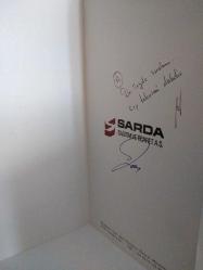 SANAT KARTPOSTALI-ÜSTÜNDE ''YENİ YILINIZI EN İÇTEN DİLEKLERİMİZLE KUTLARIZ'' YAZAN ÇAM AĞACI SÜSLERİ RESMİ,KAPAKLI,İÇ KISMINA YAZILMIŞ,RENKLİ, 10 X 20 CM EBADINDA