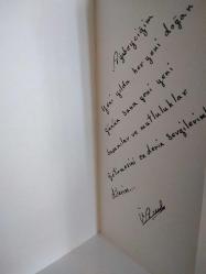 SANAT KARTPOSTALI-YEŞİL BEYAZ ARKAPLAN ÜSTÜNE ÇİZİLMİŞ KIRMIZI GÜL RESMİ,İÇ KISMINA YAZILMIŞ,RENKLİ,KAPAKLI, 10 X 20 CM EBADINDA