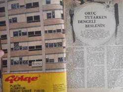 Kadınca Aylık Aktüalite Sinema Tiyatro Müzik ve Gençlik Mecmuası Dergisi - Temmuz 1980 - Türkan Şoray - Cüneyt Arkın - Zeki Müren - Sezen Aksu - Gül Erda - Türkiye'nin Güçlü Kadınları - Erkekler Güçlü Kadınlardan Ürküyorlar mı? - Vasfi Rıza Zobu - Meral Taygun - Sinema: Açık Oturum - İçimizden Biri - Nurhan Damcıoğlu - Öykü - Fal ve Ayın Burcu - Biz Bize - Tandans Patronlu Modelleri - Yerli Moda - Saç Örgü Hırka - Bikini ve Dikdörtgen Elbise Şemaları - Bebeğinizi Tanıyor Musunuz? - Tüp Bebek Bir Yaşında - Bedava Sağlık Merkezi - Cinsel İlişki Oranında Değişme ve Dış Gebelik - Cinsel İlişkide Tehlikeli Günler - Doğa ve Sağlık - Popo Güzelliği ve Bakımı - Güneş ve Cilt Bakımı - Dağarcık - Yemek fotoğraf ve haberi - Dergi Tam Değildir Sadece 90 Sayfası Mevcuttur - Dergi Kapağı Yoktur