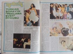 Kadınca Aylık Aktüalite Sinema Tiyatro Müzik ve Gençlik Mecmuası Dergisi - Ekim 1980 - Nükhet Duru - Şenay - Türkan Şoray - Arabesk'ten Bale'ye Kültürümüz Konuklarımız Var - Modacılar, kadın ve moda için konuştular - Yalnızlık ile Hesaplaşma - Patronunuzun Aklından Geçeni Okuyun - Birbirinizi Ne Kadar Tanıyorsunuz? - Bulmaca - Öykü - Ayın Burcu ve Fal - Bizbize - Tandans Patronlu Modelleri - Yerli Moda - Bebek Nasıl Beslenmeli? - Emziren Kadın Nasıl Beslenmeli? - Cinsiyetin Anahtarı, Klitoris - Midenizin Sağlığı - Çocuğunuz Neden Okula Gitmek İstemiyor? - Boyun Güzelliği ve Bakımı - Güzellik Uzmanından Makyaj Öğütleri - Dağarcık - Oyuncak Eşek Yapımı - Artık Kağıtlarla Evinizi Süsleyin fotoğraf ve haberi - Tam Takım Dergi