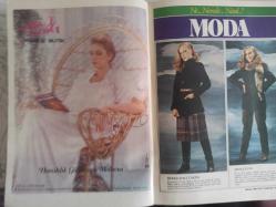 Kadınca Aylık Aktüalite Sinema Tiyatro Müzik ve Gençlik Mecmuası Dergisi - Kasım 1981 - Tarık Akan - Emel Sayın - Halit Kıvanç - Nezih Demirkent - Mizahçının Cinsiyeti Olur mu? - Catherine Deneuve ve Çağdaş Kadın - Mutluluk Nedir? - Para Aklımızı Karıştırma - Çalışan Kadınlar Kendinizi Sömürtmeyin - Bin Asırlık Kadın Horlanmasının Rövanşı - Boşandım ve Mutlu Oldum - Cinsel Birleşme Sorunları - Kadın Yatakta Nasıl Olmalı? - Dişiliğin Sembolü, Estrojen Hormonu - Patronlu Modeller - Yanlış Giyim Kilolara Kilo Katar - Oğlunuza Yardımcı Olun - Özgürlük Nedir? - Makyaj Hileleri - Epilasyon fotoğraf ve haberi - Tam Takım Dergi