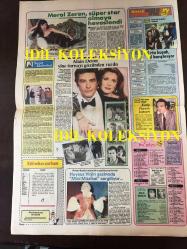 ZEKİ MÜREN DOKTORLARIN 2 YIL SAHNELERİ YASAKLAMASININ ARDINDAN SAHNEDE İLK ŞARKISINI SÖYLEDİ, 28 OCAK 1982 KELEBEK GAZETE, SİGEL EGEMEN, KAMİL BAŞARAN, GÜL DEMİR, GÜLTEKİN DEMİR PASTA KESERKEN, OTOBÜSÜ KAÇIRDI SEVDİĞİNE KAVUŞTU, ''SENİ SEVİYORUM, FOTOROMAN'' ARDA USKAN, RECEP KAYMAK, SELDA TOSUN, BİLGEN BENGÜ, ''ÖLÜM BUSESİ, FOTOROMAN'' AHU TUĞBA, TUĞRUL METEER, UFUK TEZEREN, KÖSTEBEK 2, ROBERT LUDLUM, AZİZE BERGİN, MERAL ZEREN, ALAIN DELON VE CATHERINE DENEUVE FİLMİ, HUYSUZ VİRJİN GAZİNODA, KUTLU PAYASLI KONSERİ