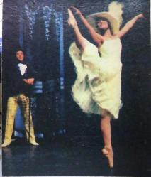 DANS EDEN ÇİFT KARTPOSTALI,ARKASINA YAZILMAMIŞ,RENKLİ, 11,5 X 14 CM EBADINDA