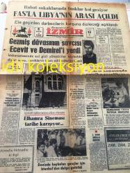 DEMOKRAT İZMİR GAZETESİ YEREL TAŞRA BASINI ---13 Temmuz 1971 --Gezmiş Davasının Savcısı Ecevit ve Demirel 'i Yerdi --Deniz Gezmiş (İdam talebiyle yargılanacak )--Sıkı Yönetim Komutanı  Askeri Savcı  Hakim Binbaşı Keramettin Çelebi : Deniz Gezmiş ve arkadaşlarıyla  ilgili iddianamesini hazırlamış ---Köy İşleri Bakanı :Cevdet Aykan  ---Makarios ,Cunta 'ya çattı --Kıbrıs konusunda entrika çevriliyor --Ortak Pazar ve İngiltere :Arıkan M. Erzurumlu ---İkinci Dünya Savaşında  ABD -Mafia Anlaşması :İbrahim Uzgören --Atatürk 'ün Laiklik Kavramı --İnşaat sektöründe malzeme fiyatı yüzde yirmi arttı --Fransız Konsolosluğu  Guy Barioulet  dün sabah  İzmir Valisi Namık Kemal Şentürk  Ziyaret Etti --PTT 'ciler Eğleniyor --
