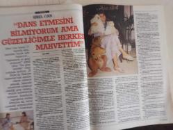 Kadınca Aylık Aktüalite Sinema Tiyatro Müzik ve Gençlik Mecmuası Dergisi - Ocak 1988 - Emel Sayın - Elia Kazan - Sibel Can - Serra Yılmaz - Kadının Adı Yok Vizyona Girerken - Doğan Hızlan - 1988 Yine Vizyon Yılı - Çamaşır Altın Çağını Yaşıyor - İpek Kramer - Paris'ten Saç Modelleri - 1987'nin 1 Numaraları - Kadınlar Şimdi Ne Yapacak? - Babalar da Annelik Öğreniyor - Kocam Kadın Oldu - Bu da Tesettür Modası - Kadın Evleri Kurulabilir - Erkek Femisitler - Benim Ülkemin Kadınları - Yalnız Yaşayan Kadınlar Zor Beğeniyor - Hayvanların Aile Yaşamı - Atasözlerinde Kadın'ın Durumu Parlak Değil - Erdal Atabek - Nedir Şu Erkeklik Denen Şey? - Kadın ve Erkek Birbirine Benziyor - Dilek Hayata Nasıl Döndü? - Tıpta Yeni Bir Adım - Adet Kanamaları ve Aklımıza Takılanlar - Abdülkadir Özgül - Ağlamakta Yarar Var - Sanat Olayları - Sibel Savacı - Çalışan Kadının Mutfağı - Açık Mektup fotoğraf ve haberi - Tam Takım Dergi