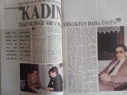 Kadın Dünyası Aylık Aktüalite Sinema Tiyatro Müzik ve Gençlik Mecmuası Dergisi - Aralık 1985 - Yonca Boran - Hande Fevzioğlu - Dereden Tepeden - Ayıh Rehberi - Güneş Battıktan Sonra - Pınar Kür - Haluk Akçam - S. Signoret - Yul Brynner - Richard Hudson - Orson Welles - Ayşegül Aldinç - Pan-Am'da Türk Misafirperverliği - Meslek Yaşamında 12 Temel Hata - Hediye Almak Zevktir - Unutamadıkları Yılbaşı Hediyeleri - Hümeyra Sultan-  İstanbul Nasıl Eğleniyor? - Bir Kadına - Ayın Dosyası: Check-Up - Kadını Kadın Yapan Hormon - A'dan Z'ye Dişlerimiz - Kolestrol - Kilo Ayarı ile Zayıflama - Doğum Gecikirse - Çocuğun Başarısı Elinizde - Erkekler Neden Dövüyor? - Stil: İthal Ayakkabılar - Güzellik: Yılbaşı Makyajı - Moda: 365. Gece - Ajda Pekkan'ın Seçimi - Dekorasyon - Bitki Bakımı - Yılbaşı Sofrası - Minik Mucizeler fotoğraf ve haberi - Tam Takım Dergi