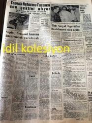 ANKARA HIZ GAZETESİ YEREL TAŞRA BASINI-----18 Şubat 1966 Yıl :1 Sayı :17--DYF -İş Yönetim Kurulu Toplantısı --Aklın Zaferi :Şerafettin Akova --Koca Topçu Otuz Bin Lira Maaş Alıyor --Kanun Teklifi --Rejim Sesleri :Necmi Ertez -Toprak Reformu Tasarısı Son Şeklini Alıyor --Ulus Sosyal Sigortalar Hastanesi Dün Açıldı --Demirel Atasagun ile uzun bir görüşme yaptı --Gürsel Komadan Kurtulamadı --TMGT vatandaşı boykota davet etti--