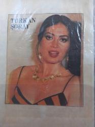 Türkan Şoray ile Rüçhan Adlı Çeşitli Gazete Dergi ve Haber Sayfalarından kesilmiş 2 adet fotoğraflı 20*30cm ebadında arkalı önlü boş kağıda yapıştırılmıştır.
