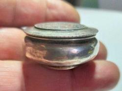 K94---SULTAN REŞAT OSMANLI GÜMÜŞ PARA DEKORLU AVRUPA ÜRETİMİ GÜMÜŞ ENFİYE KUTUSU