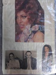 Türkan Şoray ile Rüçhan Adlı  Çeşitli Gazete Dergi ve Haber Sayfalarından kesilmiş 4 adet fotoğraflı 20*30cm ebadında arkalı önlü boş kağıda yapıştırılmıştır.