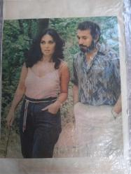 Türkan Şoray  ile Cihan Ünal Çeşitli Gazete Dergi ve Haber Sayfalarından kesilmiş 2 adet fotoğraflı 20*30cm ebadında arkalı önlü boş kağıda yapıştırılmıştır.