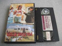 Ü  - VHS - KIZLAR SOYGUNDA