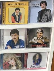 9 CD Orhan Gencebay ağla sazım Müslüm Gürses Şiirlerim şarkılarım Yüreğimden vurdun beni Güllü Yalan sevgiler Oyuncak gibi  Bizim Şarkımız Unutulmayanlar 2  Unutulan Yıllarım Cengiz Kurtoğlu SIFIR JELATİNLİ AMBALAJINDADIR yeni
