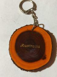 11864-MADE IN AUSTRALİA AHŞAP ZEMİN ÜZERİNDE KANGURU KABARTMASI ANAHTARLIK