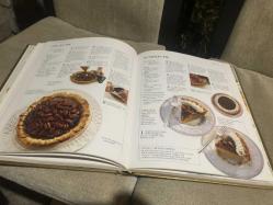 MARY BERRY'S DESSERTS AND CONFECTIONS A COLLECTİON OF OVER 200 STEP BY STEP RECIPES FOR EVERY OCCASION