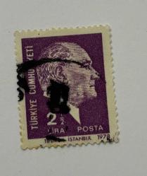 Mektup Zarfından Kesilmiş  / Postadan Geçmiş Pul Filateli - Damgalı - ATATÜRK İSTANBUL 1978 , 2,5 LİRA - Türkiye Cumhuriyeti