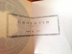 HEDİYE KARTPOSTALI, ÇİFT YAPRAK, DAİRE İÇİNDE MAVİ TONLARINDA ÇİNİ DESENLERİ ÇİZİMİ, İÇİ YAZILI, RENKLİ 15 X 15 CM EBADINDA