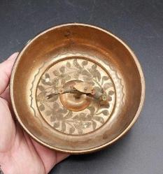 Antika - BALIKLI BAKIR HAMAM TASI, BAKIRDAN MAMÜL İÇİ KALEM İŞÇİLİKLİ, KÜÇÜK BALIKLI HAMAM TASI. - kitantik - kitaLog