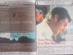 Sinema Gazetesi Haftalık Antrakt Dergisi Eki - 11-17 Nisan 1997 -  Sayı:23 - Çılgın Marslılar Filmi - Jack Nicholson - Glenn Close - Annette Bening - Pierce Brosnan - Danny DeVito - Dalgaları Aşmak Filmi - Robby Müller - Tom Cruise Filmi - Jerry Maguire - Gracie Films - Cameron Crowe - Antrakt - Rezervuar Köpekleri - Masumiyet Filmi - Orhon Murat Arıburnu Ödülleri Sahiplerini Buldu - 101 Dalmaçyalı Filmi - Glenn Close - Walt Disney Pictures - Great Oaks - Jeff Daniels - Stephen Herek - Devrim Çocukları Filmi - Geoffrey Rush - Murray Abraham - Peter Duncan - Fargo Filmi - Sinema Salonları - Pek Yakında - Cenaze Töreni Filmi - The Relic Filmi - Sessiz Düşman Filmi - Dante Yanardağı Filmi - Basquiat Filmi - Turbulance Filmi - Devrim Çocukları Filmi - Judy Davis - Sam Neill - Richard Roxburgh - Metro Filmi - Eddie Murphy - Roger Birnbaum - Thomas Carter - Fargo Filmi - Frances McDormand - William H. Macy - Steve Buscemt fotoğraf ve haberi - Tam Takım Dergi