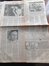 Cumhuriyet Gazetesi - 23 Eylül 1983 - Naziler Futbol Maçlarında Militan Topluyor - İndira Gandi Lefkoşe'den Sonra Atina'da - Fenerbahçe Efes Pilsen Bugün Oynuyor - Nadir Nadi Anlatıyor Bir Yazarın İlk Gazetecilik Yılları - Turgut Özal'ın Konumu Değişiyor - ANAP - Mustafa Uğurlu'nun 15 Yıl Hapsi İstendi - Halkçı Parti Başkanlık Divanı - Refah Partisi de 30 Kurucu Üyeyi Tamamladı - Temel Ateş Ve Ertuğrul Günay'ın 8 Yıl Hapsi İsteniyor