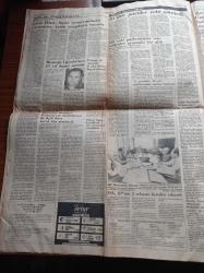 Cumhuriyet Gazetesi - 23 Eylül 1983 - Naziler Futbol Maçlarında Militan Topluyor - İndira Gandi Lefkoşe'den Sonra Atina'da - Fenerbahçe Efes Pilsen Bugün Oynuyor - Nadir Nadi Anlatıyor Bir Yazarın İlk Gazetecilik Yılları - Turgut Özal'ın Konumu Değişiyor - ANAP - Mustafa Uğurlu'nun 15 Yıl Hapsi İstendi - Halkçı Parti Başkanlık Divanı - Refah Partisi de 30 Kurucu Üyeyi Tamamladı - Temel Ateş Ve Ertuğrul Günay'ın 8 Yıl Hapsi İsteniyor