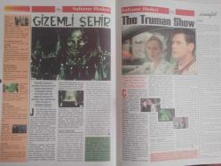 Sinema Gazetesi Haftalık Antrakt Dergisi Eki - 16-22 Ekim 1998 - The Truman Show - Jim Carrey - Larry King - Kaçıklık Diploması - Ayda Aksel - Selçuk Yöntem - Meriç Başaran - Kenan Bal - Güler Ökten - Taner Barlas - Kusursuz Cinayet - A Perfect Murder - Michael Douglas - Gwyneth Paltrow - Viggo Mortensen - Ayda Aksel - 35. Antalya Film Festivali - Catherine Deneuve - Tom Hanks - Tunç Başaran - Ayşe Nil - Kaçıklık Diploması - ''Aramıza Hoşgeldin '' - Sinepop Sineması - On Dakika Ara - Gizemli Şehir Filmi - Rufus Sewell - Kiefer Sutherland - Jennifer Connelly - The Truman Show Filmi - Jim Carrey - Laura Linney - Ed Harris - Holland Taylor - Box Office - İstanbul Sinemalarında Bu Hafta - Capitol Sinema fotoğraf ve haberi - Tam Takım Dergi
