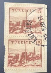 Mektup Zarfından Kesilmiş  / Postadan Geçmiş İkili Pul Filateli - Ağustos 1960 Damgalı - KARABÜK DEMİR ÇELİK FABRİKALARI, 15 PARA - Türkiye Cumhuriyeti