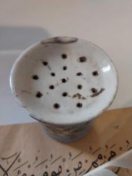 Rıhdan, Osmanlı Dönemi HHattatÇiçek Desenli Porselen Rıhdan'ı, ( Rihanna hattatların hat yazılarının üzerine tebeşir tozu dökmek için kullandıkları tuzluk gibi bir kaptır.) 6 cm.