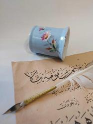 Rıhdan, Osmanlı Dönemi HHattatÇiçek Desenli Porselen Rıhdan'ı, ( Rihanna hattatların hat yazılarının üzerine tebeşir tozu dökmek için kullandıkları tuzluk gibi bir kaptır.) 6 cm.