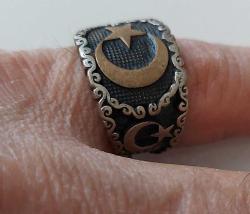 ESKİ DÖNEM MUHTEŞEM AYYILDIZ VE TUĞRALI İŞLEMELİ SARI AKSAMLARI ALTIN KAPLAMA ORİJİNAL MÜTHİŞ GÜMÜŞ YÜZÜK AA1Y1L1 ÇOK NADİR