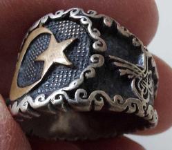 ESKİ DÖNEM MUHTEŞEM AYYILDIZ VE TUĞRALI İŞLEMELİ SARI AKSAMLARI ALTIN KAPLAMA ORİJİNAL MÜTHİŞ GÜMÜŞ YÜZÜK AA1Y1L1 ÇOK NADİR