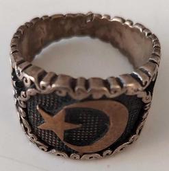 ESKİ DÖNEM MUHTEŞEM AYYILDIZ VE TUĞRALI İŞLEMELİ SARI AKSAMLARI ALTIN KAPLAMA ORİJİNAL MÜTHİŞ GÜMÜŞ YÜZÜK AA1Y1L1 ÇOK NADİR