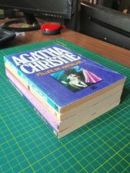 Hercule Poırot İz Üzerinde - Filler De Hatırlar - Bağdat'a Geldiler - Üç Yanlış Üç Ceset (4 Kitap)